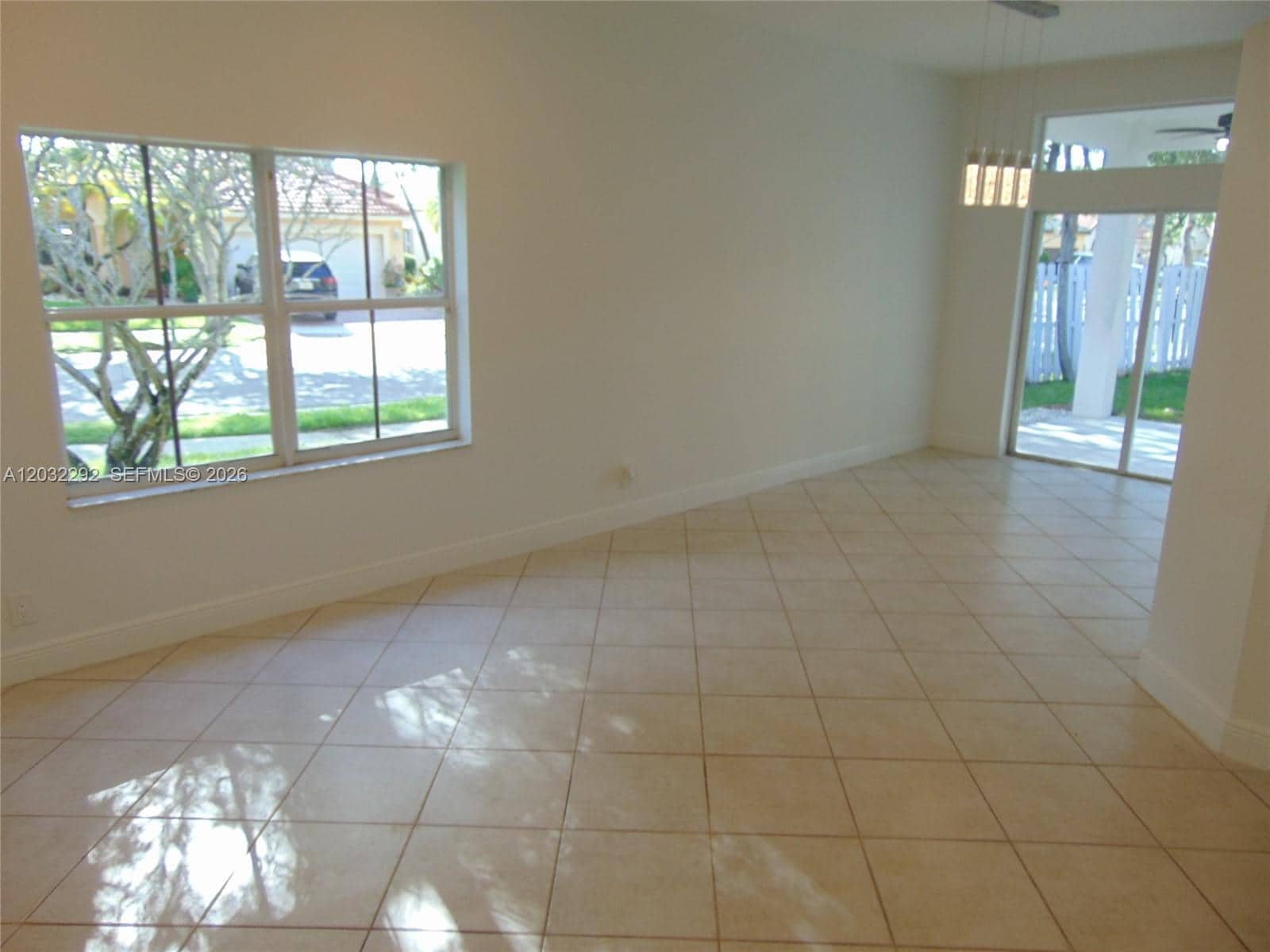 Building Photo - 624 Vista Meadows Dr