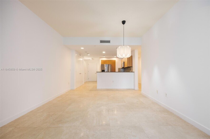 Building Photo - 1060 Brickell Ave