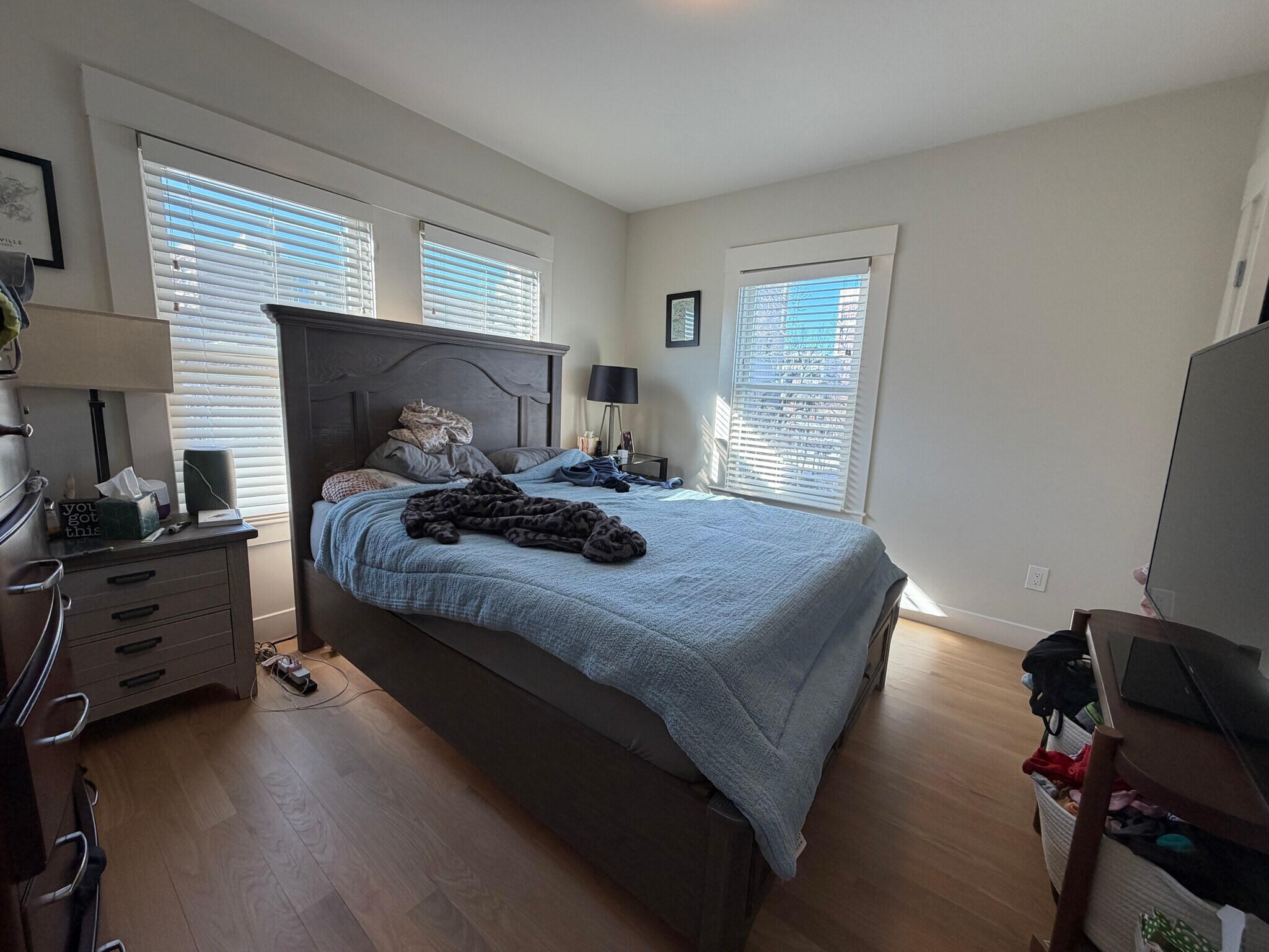 Building Photo - 208 Banks St