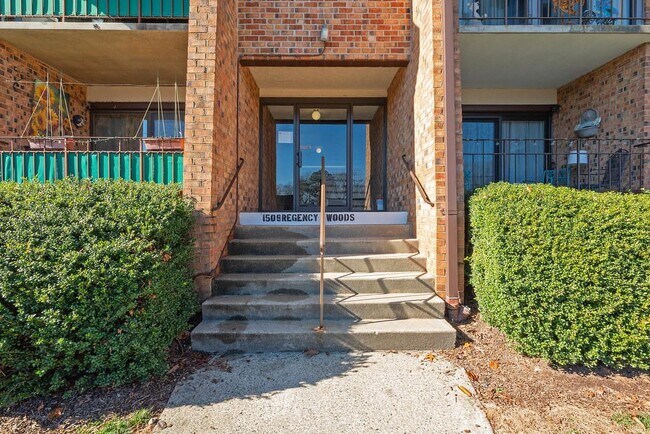 Building Photo - 1509 Regency Woods Rd