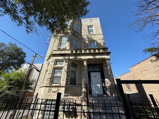 Primary Photo - 1142 S Francisco Ave