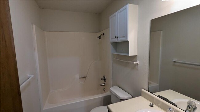 Building Photo - 687 N Betty Jo Dr