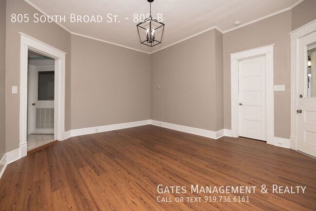 Building Photo - 805 S Broad St