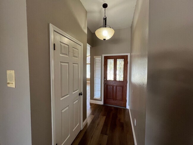 Building Photo - 4-bedroom single story home in Turlock!