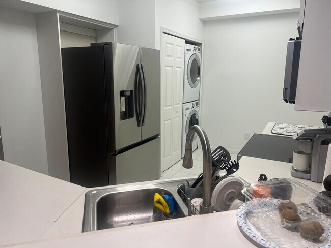 Building Photo - 3205 NE 184th St