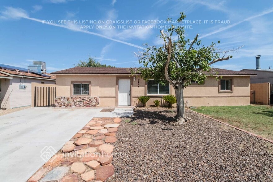 Primary Photo - 2204 E Beverly Ln