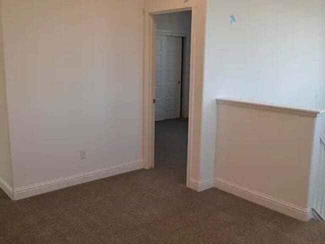 Building Photo - 2402 Urdaneta Way