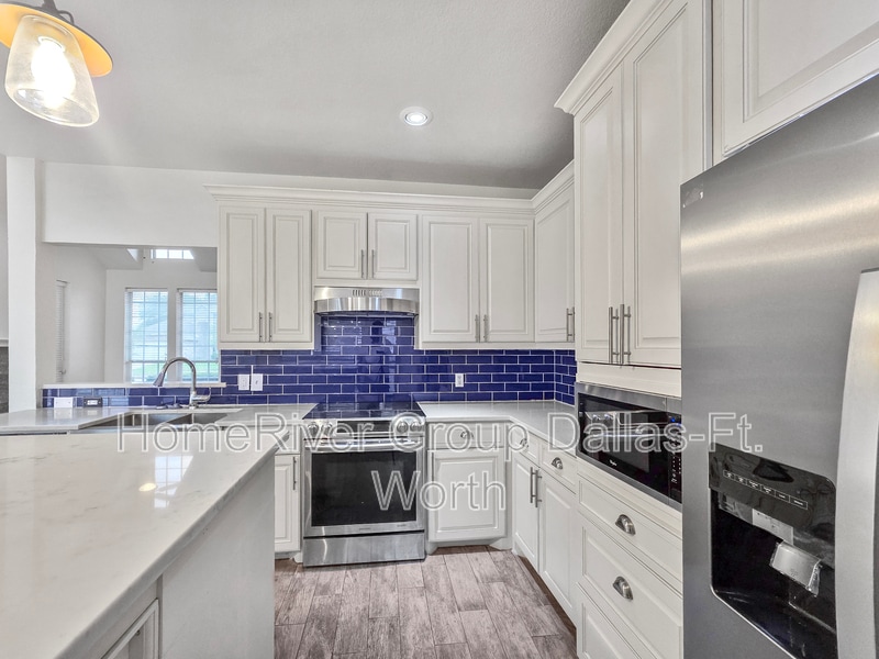 Building Photo - 325 Willow Creek Dr