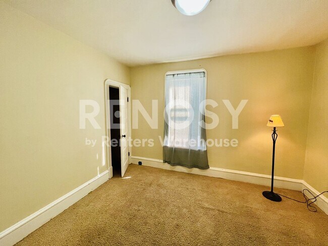 Building Photo - Spacious Upper-Level Duplex in the Heart of South Minneapolis.