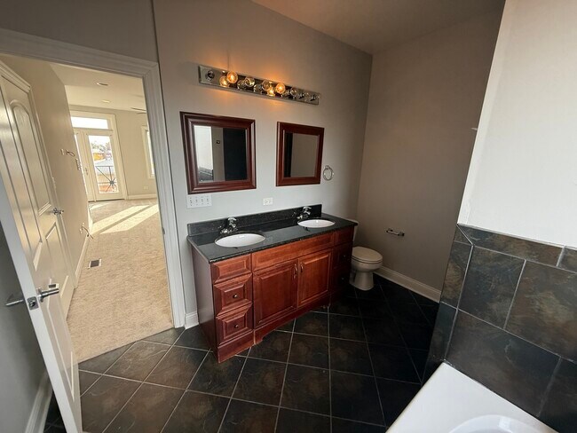 Building Photo - 7006 W Medill Ave