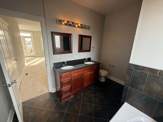 Building Photo - 7008 W Medill Ave