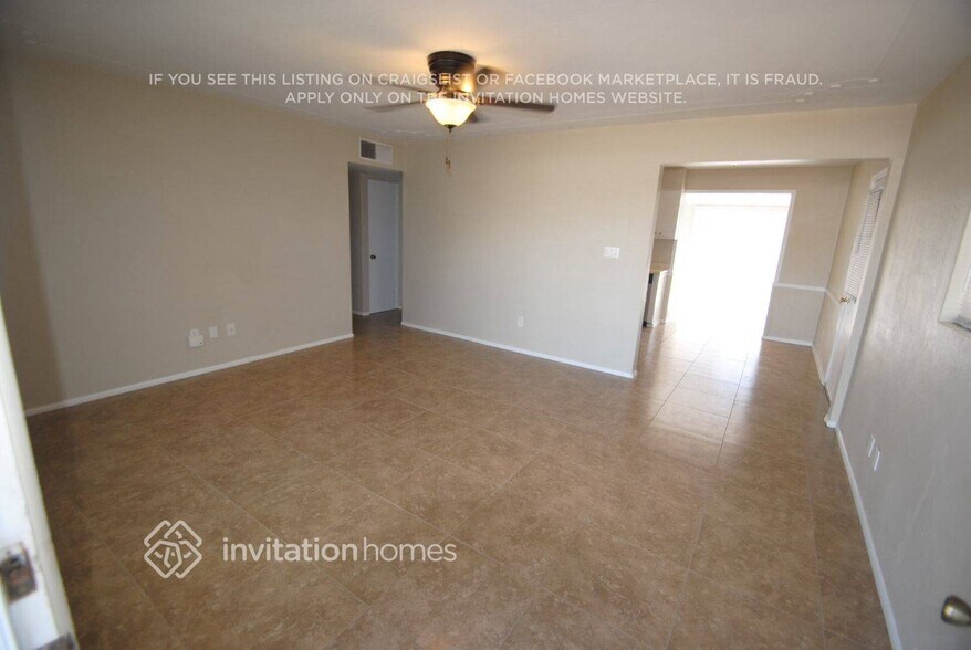 Building Photo - 1465 E Jarvis Ave