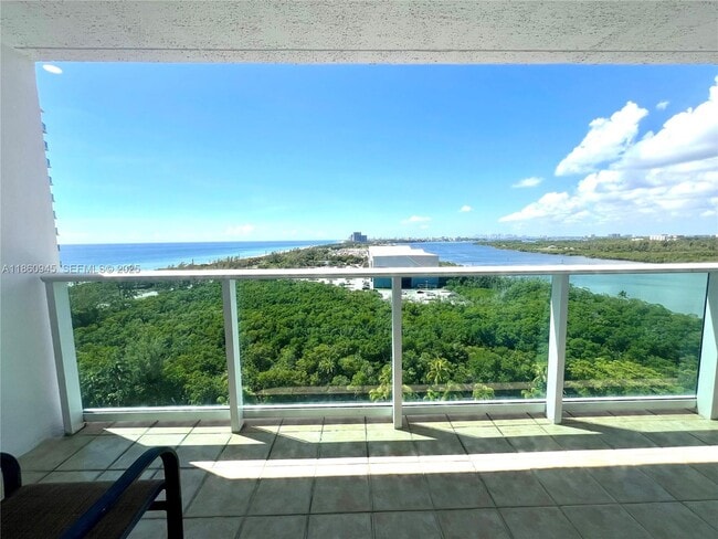 Building Photo - 100 Bayview Dr