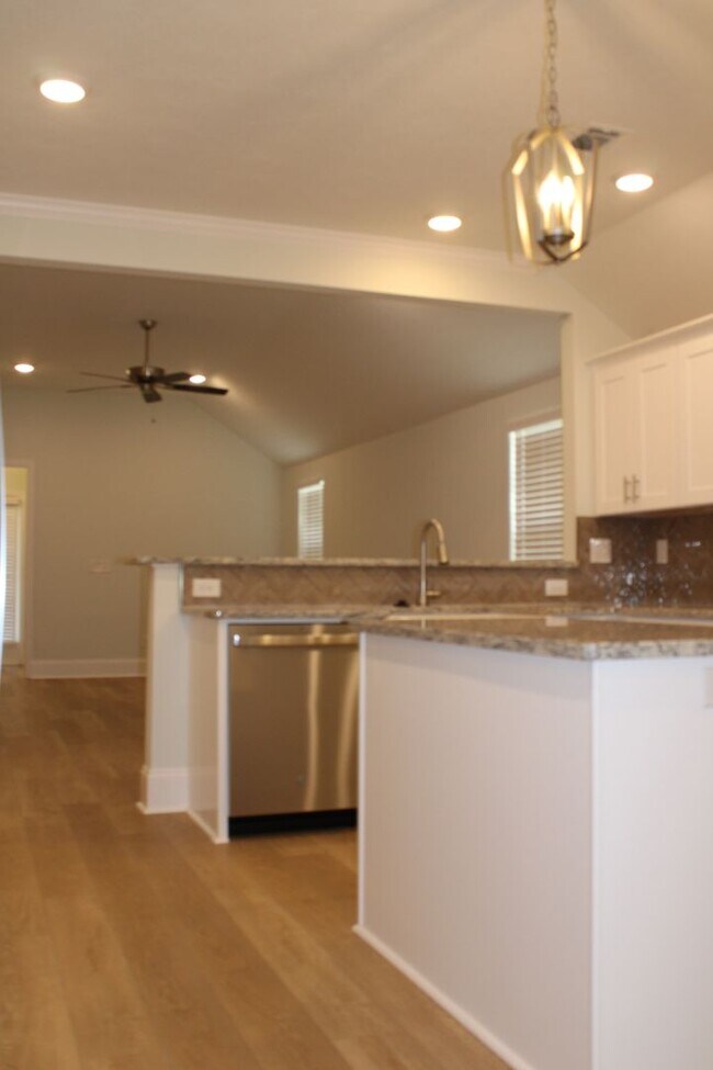 Building Photo - New 3 Bedroom 2 Bath Grovetown