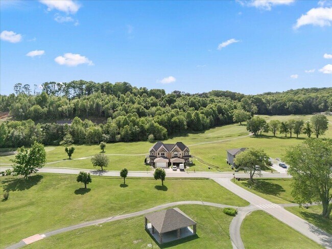 Building Photo - 200 Crooked Creek Dr