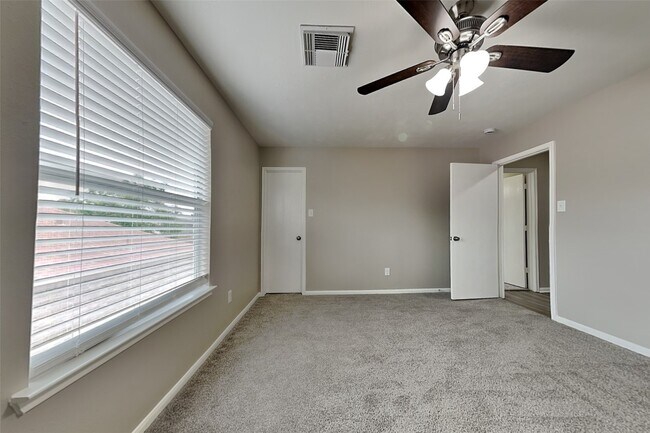 Building Photo - 2506 Buckminster Dr