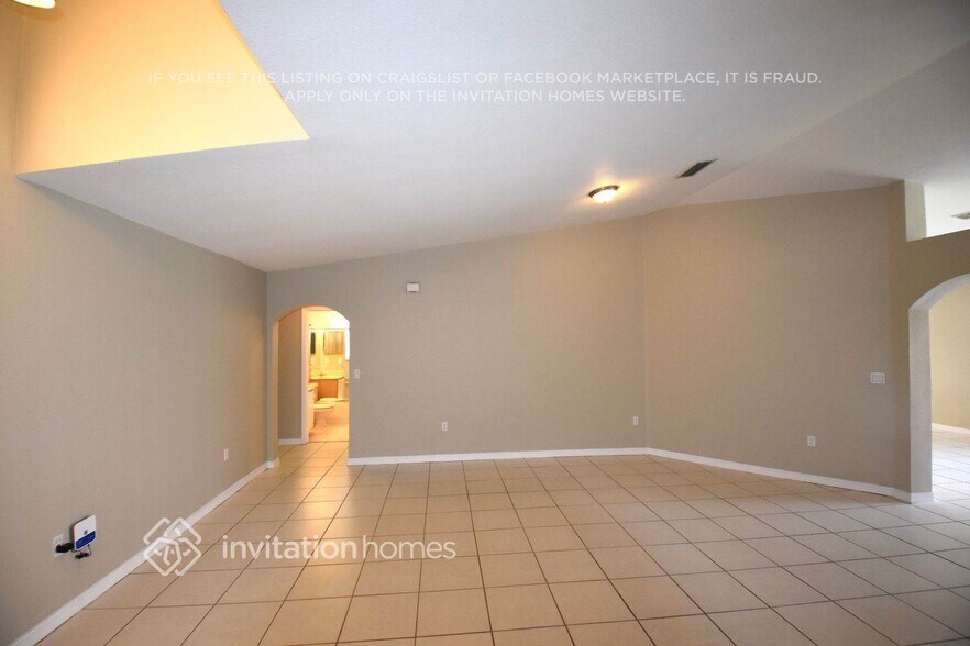 Building Photo - 16887 Crestview Ln