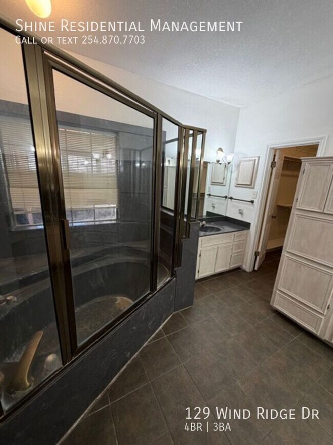 Building Photo - 129 Wind Ridge Dr