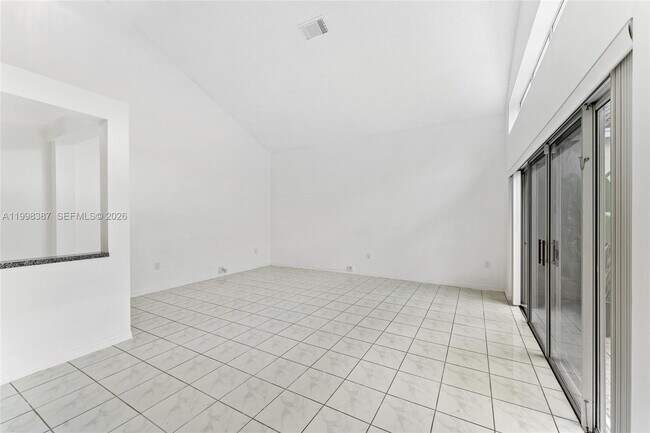 Building Photo - 1120 W Lake St