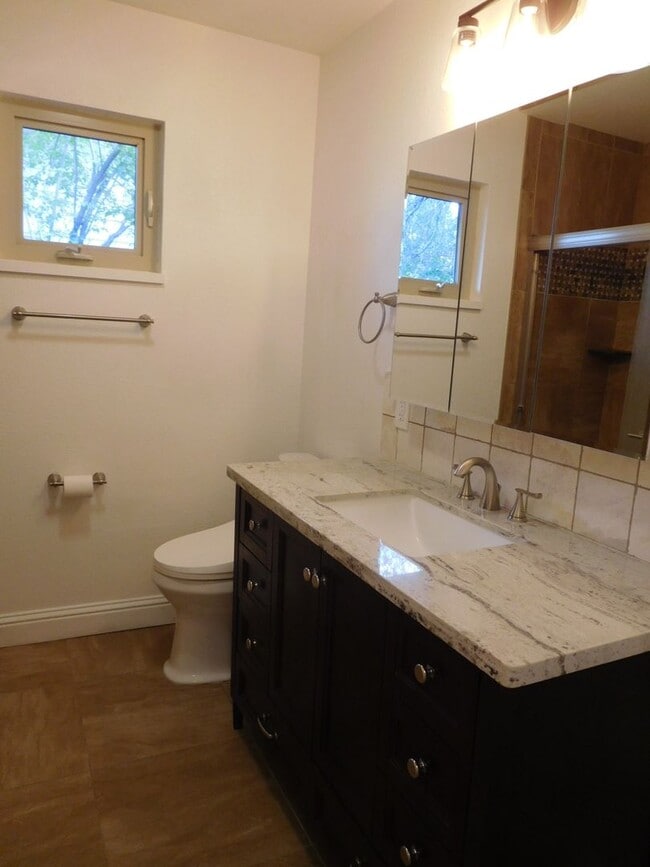 Building Photo - UNR friendly 3 Bedroom , 2 Bath close to campus