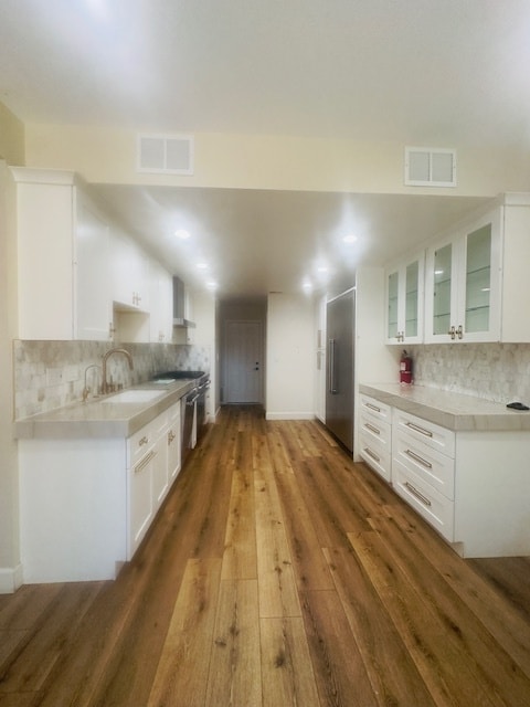 Building Photo - 4627 Rousillon Ave