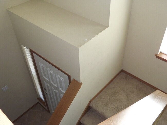 Building Photo - Spectacular 3 Bedroom Condo in "Alicia Mea...