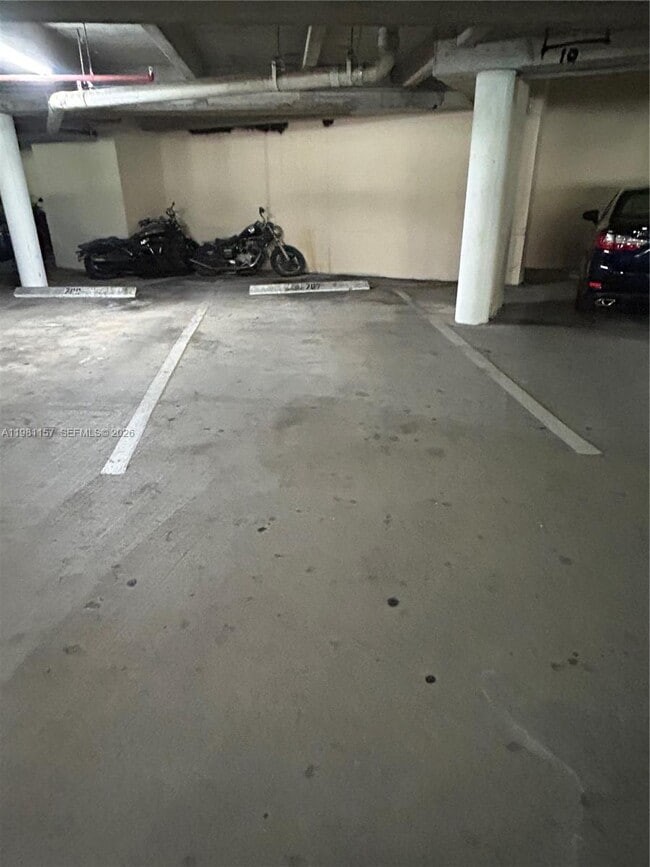 Building Photo - 20301 W Country Club Dr