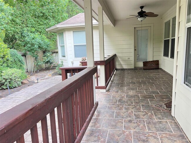 Building Photo - 42 W Foxbriar Forest Cir