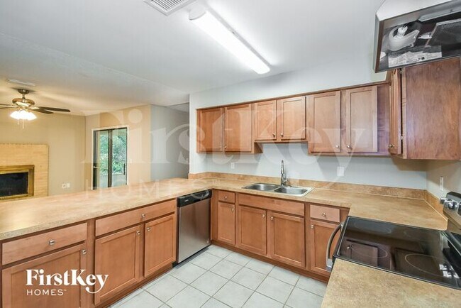 Building Photo - 798 Gilda Dr