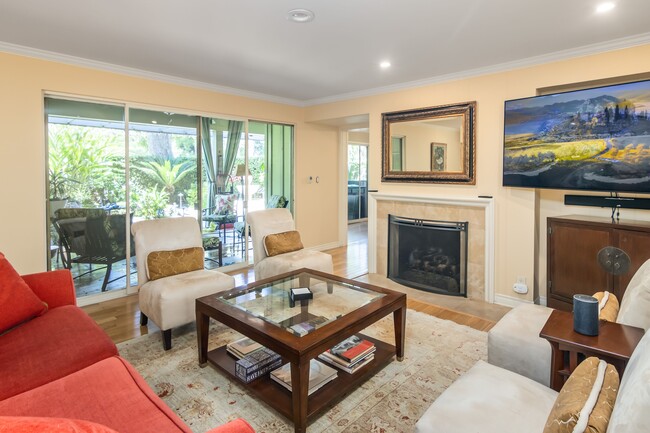 Building Photo - 924 S Orange Grove Blvd