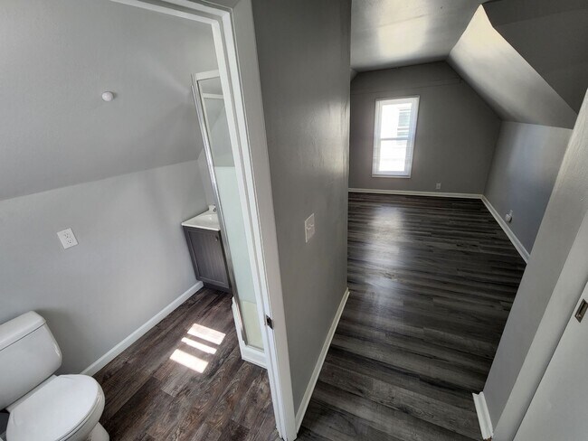 Building Photo - 204 N Military Rd