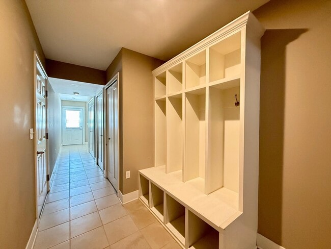 Building Photo - 2564 W Towne St