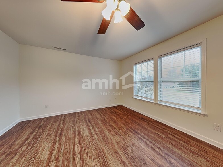 Building Photo - 11622 Village Pond Dr