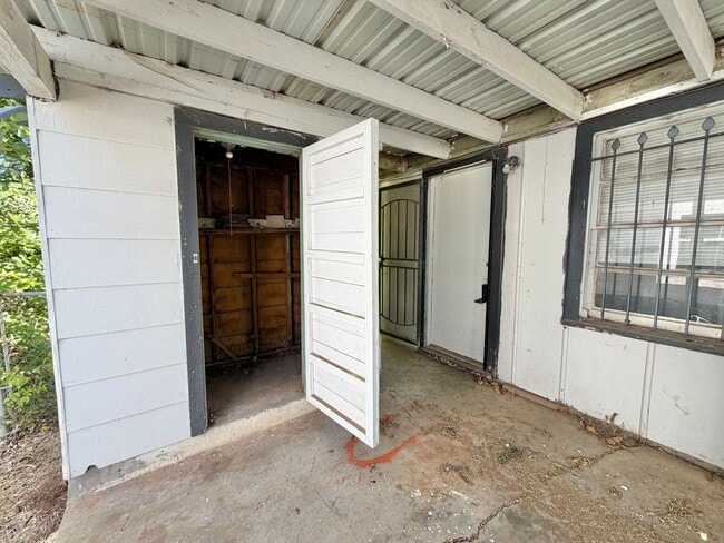 Building Photo - 3349 NE 12th St