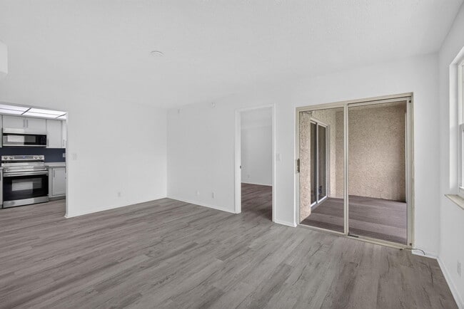 Building Photo - 1536 SE Royal Green Cir