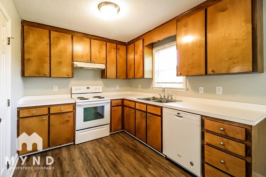 Building Photo - 204 Skylar Ln