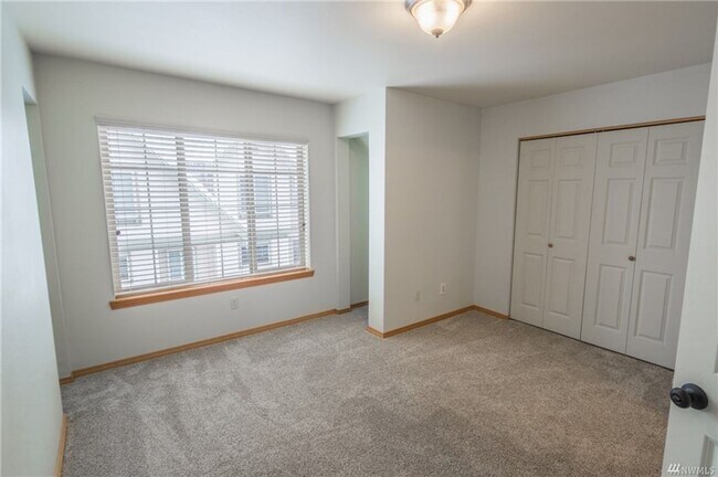 Building Photo - Spacious 2 Bed 2.5 Bath Townhome with Attached Garage in Cle Elum