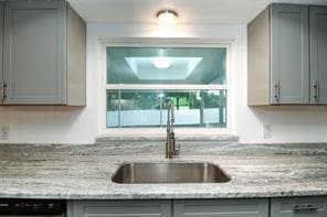 Building Photo - Recently updated, custom 3/2/2 on fenced corner lot in Inverness, $1900/mo!