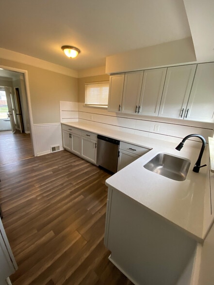 Building Photo - 18040 Marquette St