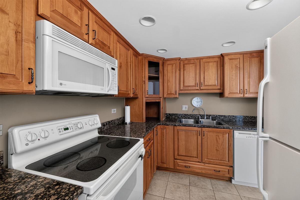 Building Photo - 155 N Harbor Dr