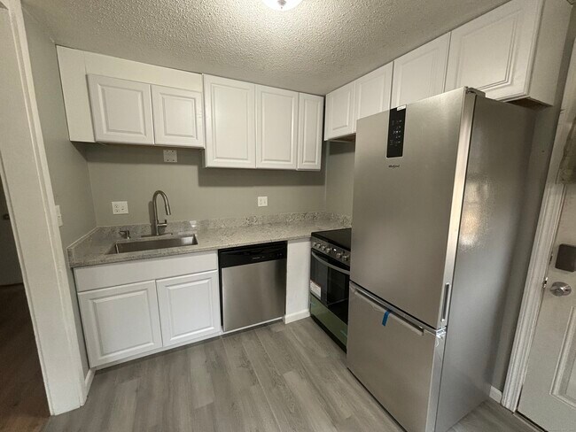 Building Photo - 9B White Oak Rd