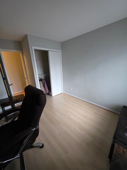 Small bedroom - 2802 Lee Oaks Pl