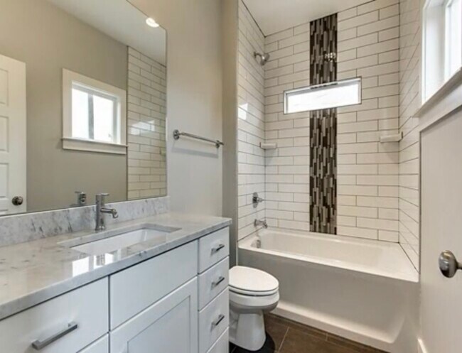 Master en suite bathroom - 2003 9th Ave N