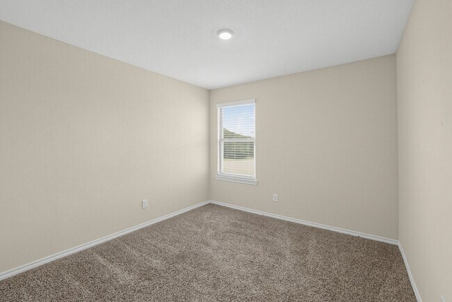 Building Photo - 116 Sir Barton Ln