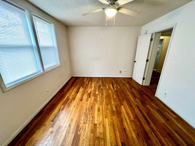 Building Photo - Five Points duplex