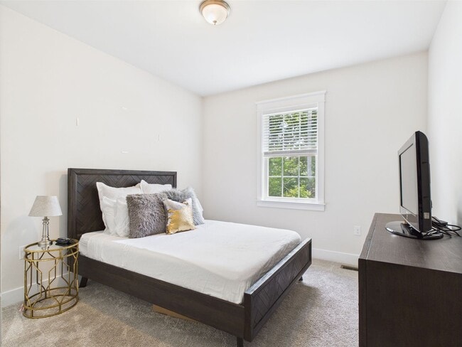 Building Photo - Spacious 5-Bedroom Colonial Home for Rent ...