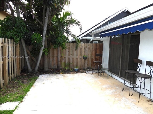 Building Photo - 9331 NW 33rd Manor