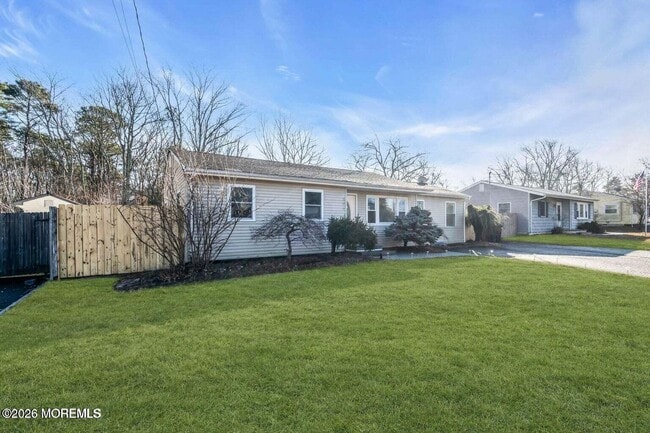 Building Photo - 905 Harrison Rd