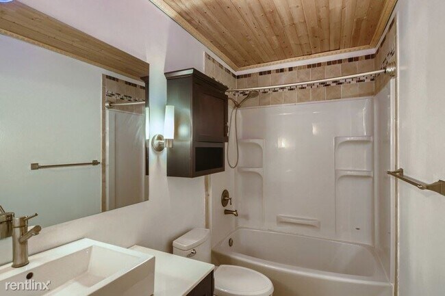 Building Photo - 3 br, 2 bath House - 1241 Evergreen Drive ...