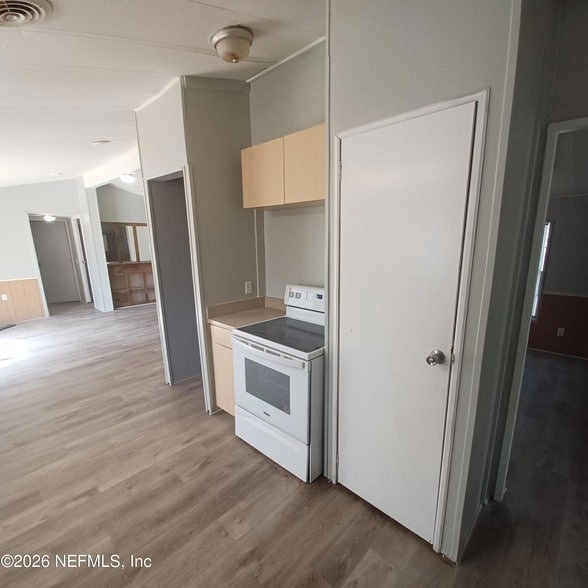 Building Photo - 10262 Roadway Dr